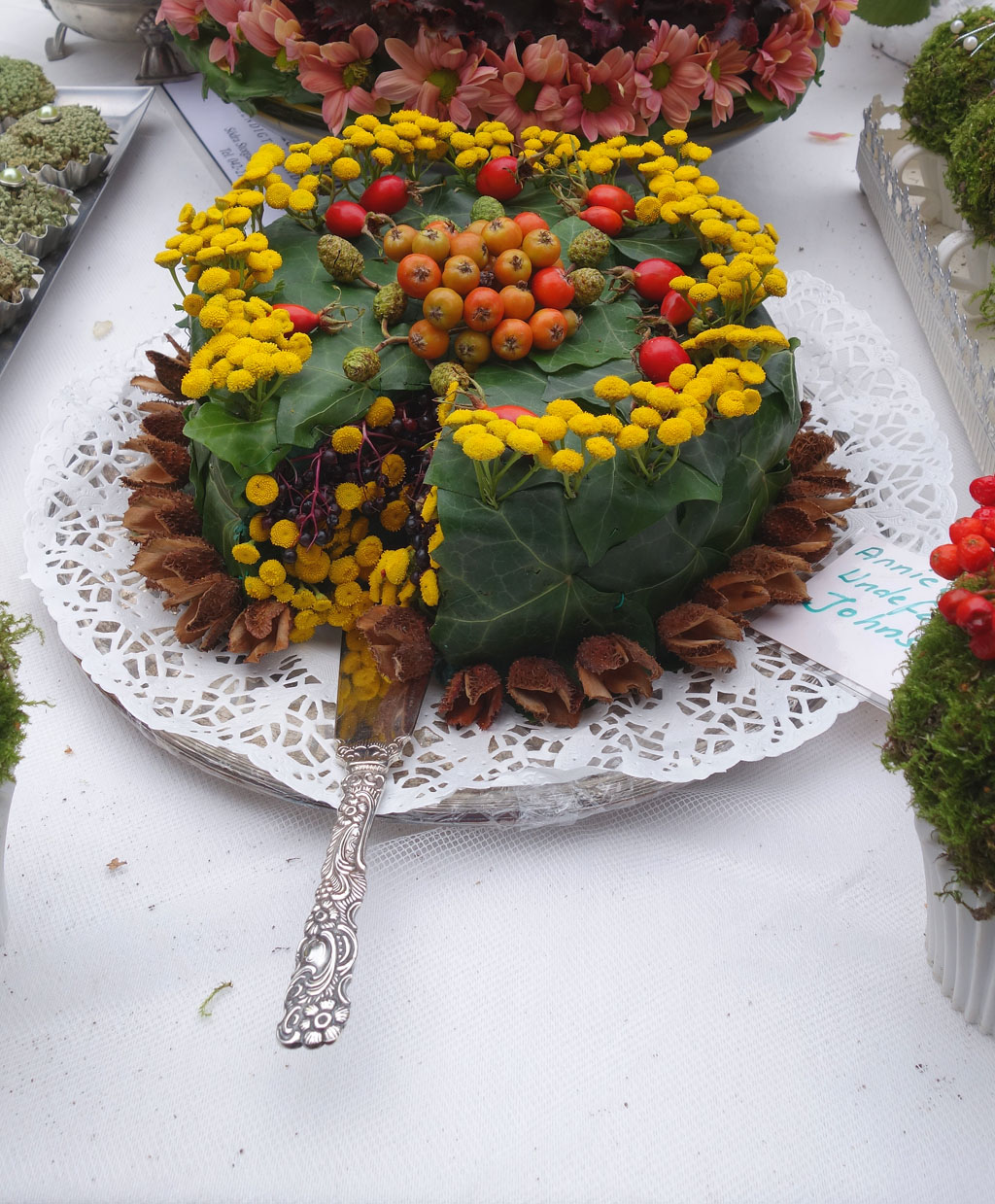 i Trädgården - grön tårta med rölleka och murgröna, dekoration, inspiration